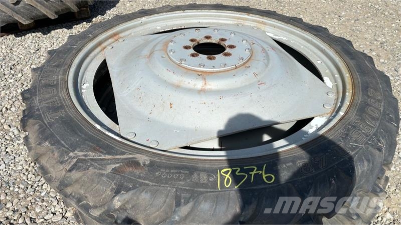 Taurus 230/95R48 - stilbare fælge uds. nav 8-150-203 Dekk, hjul og felger