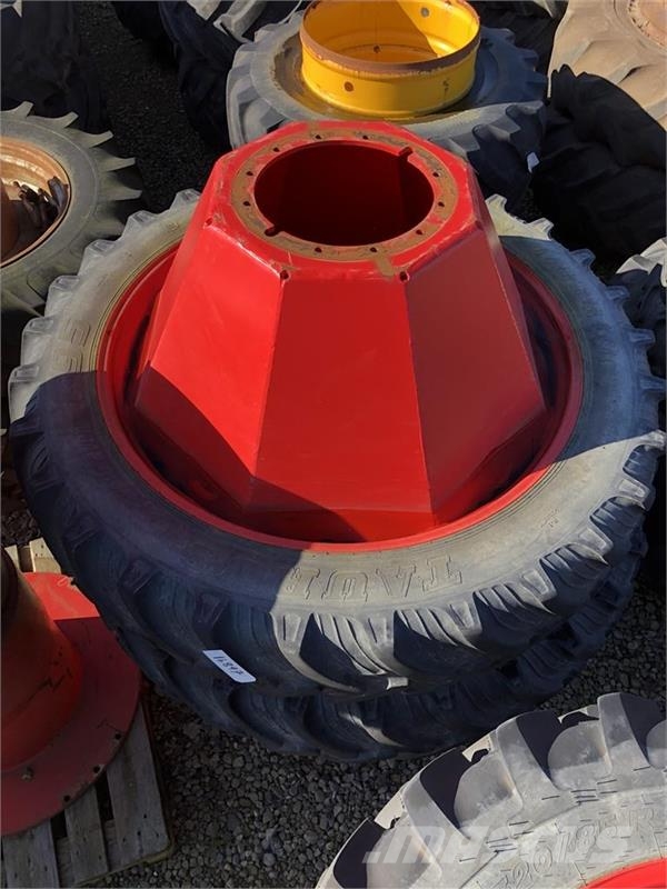 Taurus 340/85R48 spor majs Dekk, hjul og felger
