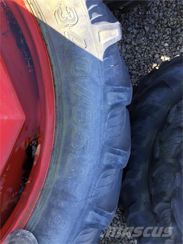 Taurus 340/85R48 spor majs Dekk, hjul og felger