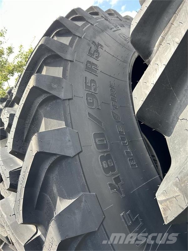 Trelleborg 480/95R54 VF - 900/65R46 + 750/75R46 Banden, wielen en velgen