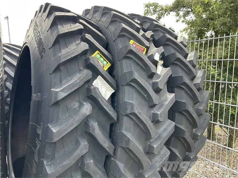 Trelleborg 480/95R54 VF - 900/65R46 + 750/75R46 Banden, wielen en velgen