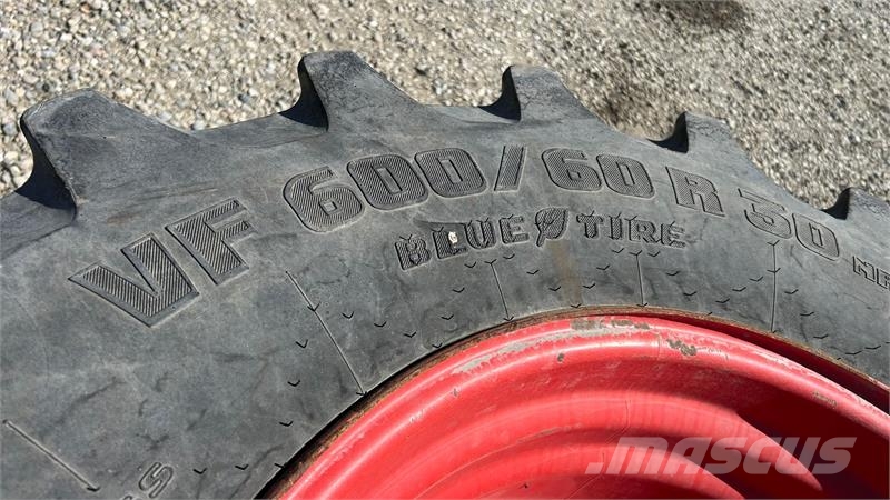 Trelleborg 710/60R42 + 600/60R30 VF Gume, točkovi i felne