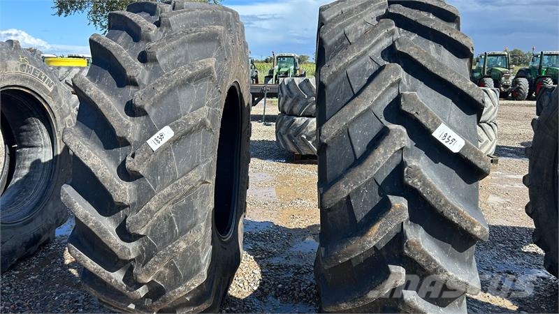 Trelleborg 710/75R42 Banden, wielen en velgen