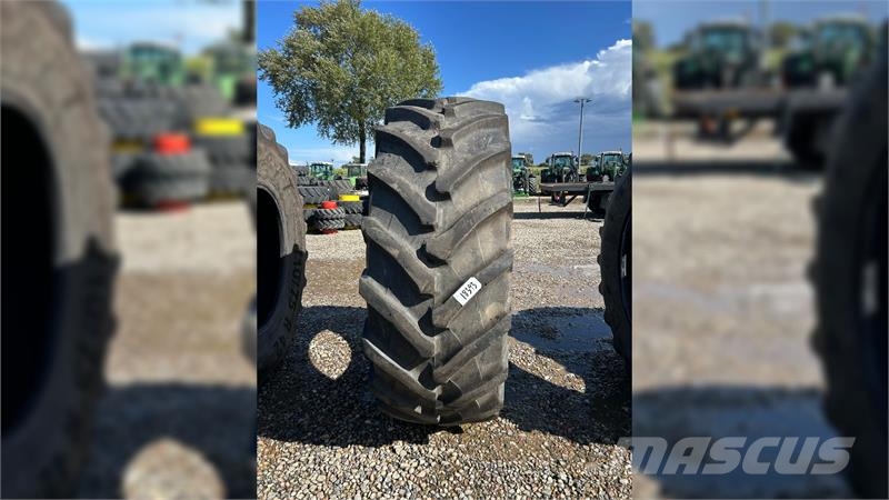 Trelleborg 710/75R42 Banden, wielen en velgen