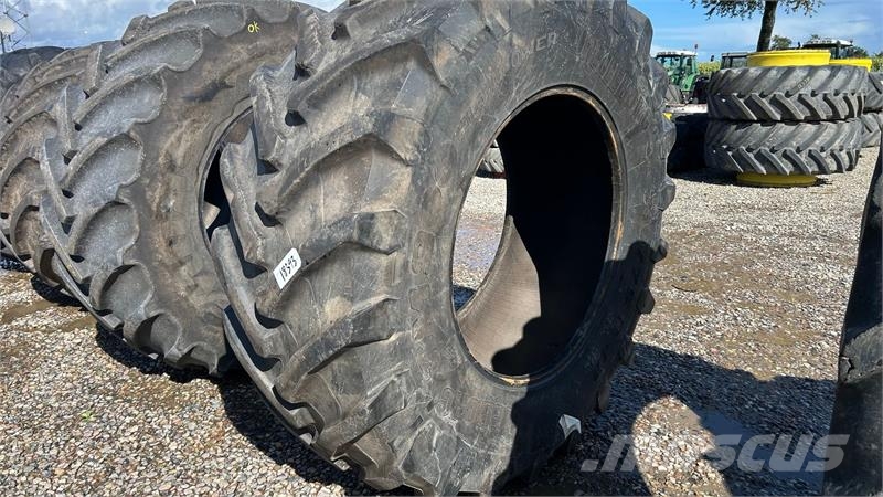 Trelleborg 710/75R42 Banden, wielen en velgen