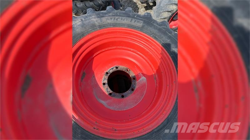 Vredestein 480/80R42 + 380/85R30 - 516 spor 1.75m Riepas, riteņi un diski