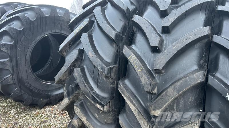 Vredestein 650/85R38 VF afm. Banden, wielen en velgen