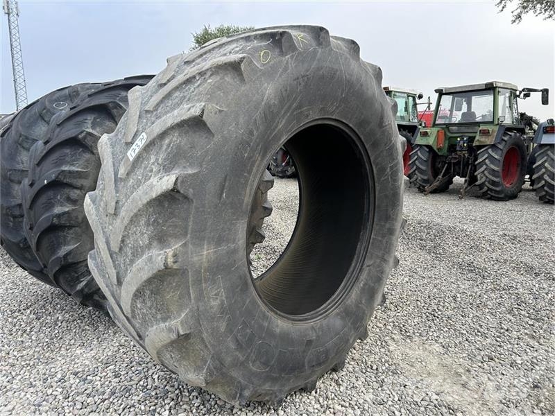 Vredestein 710/75R42 Banden, wielen en velgen