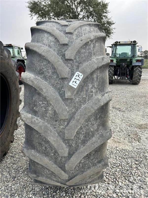 Vredestein 710/75R42 Banden, wielen en velgen