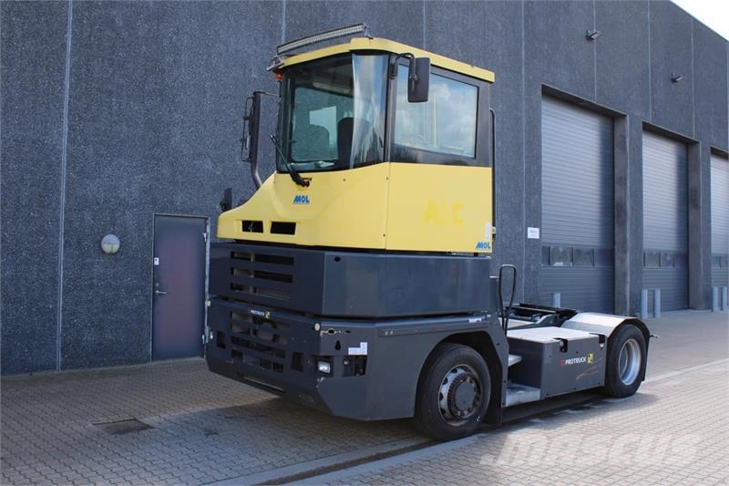 MOL RM255 4X4 Terminálový ťahač