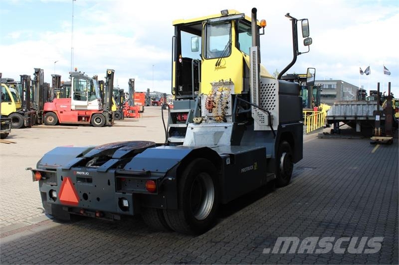 MOL RM255 4X4 Terminálový ťahač
