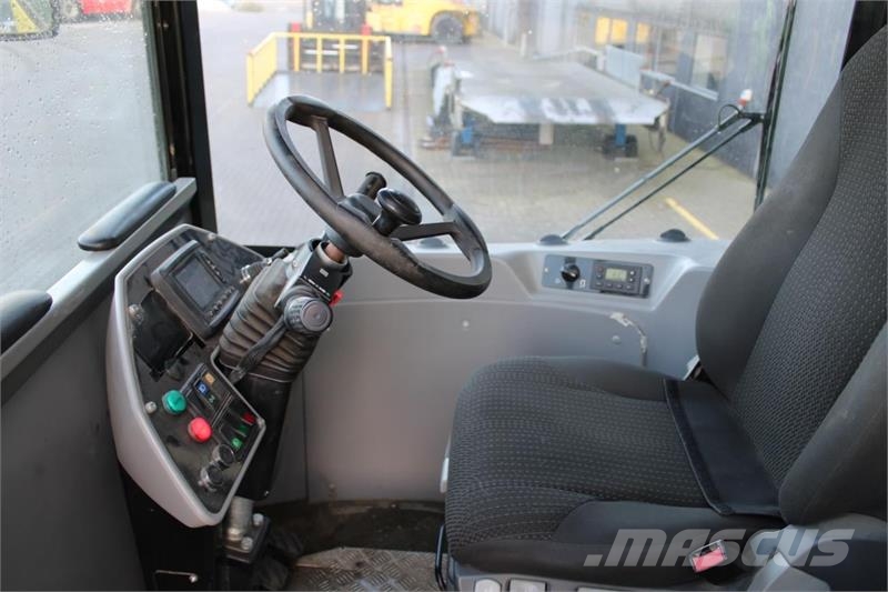 MOL RM255 4X4 ターミナルトラクター