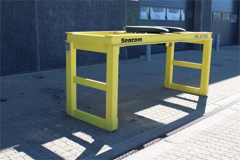 Seacom TRESTLE 20T Нискотоварачи