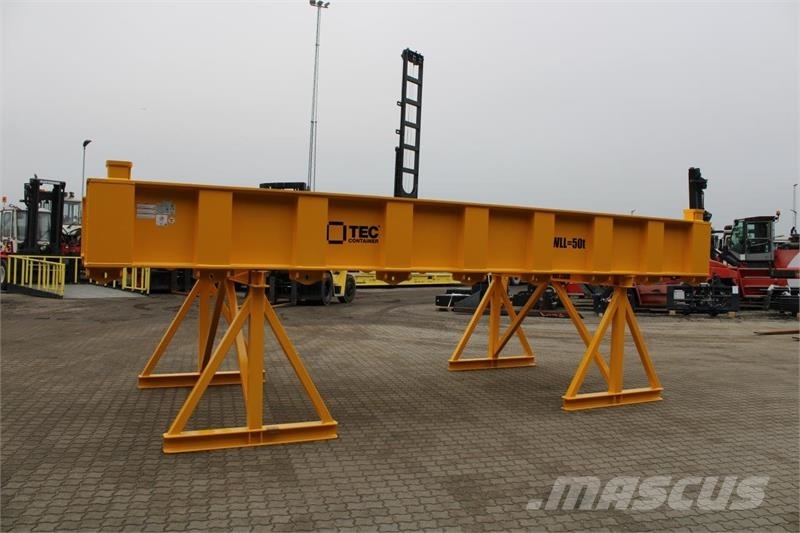 Tec Container 20“ WITH Crane parts and equipment