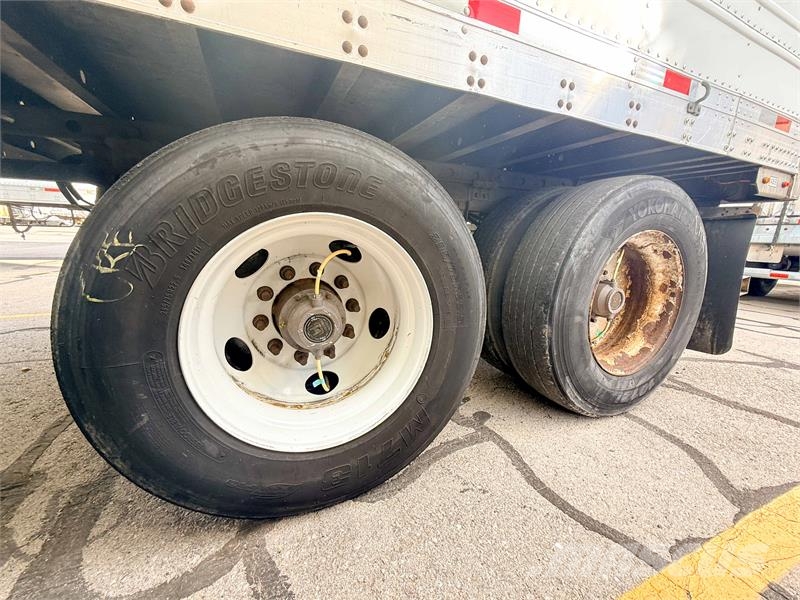 Utility VS2RA Kylmä-/Lämpökoripuoliperävaunut
