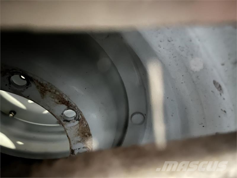 Trelleborg 540/65R30+650/65R42 Gume, kolesa in platišča