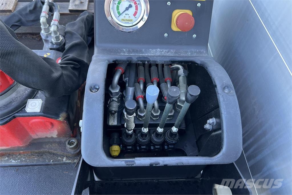 Fuso eCanter 起重機卡車