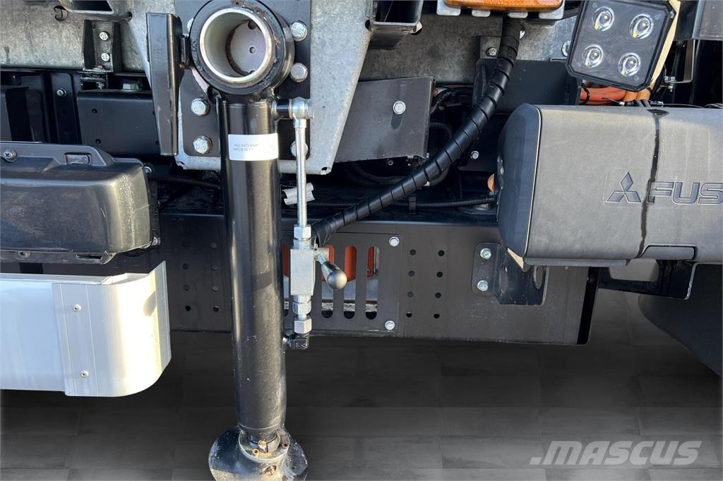 Fuso eCanter 起重機卡車
