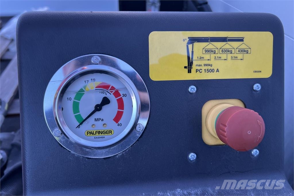 Fuso eCanter 起重機卡車