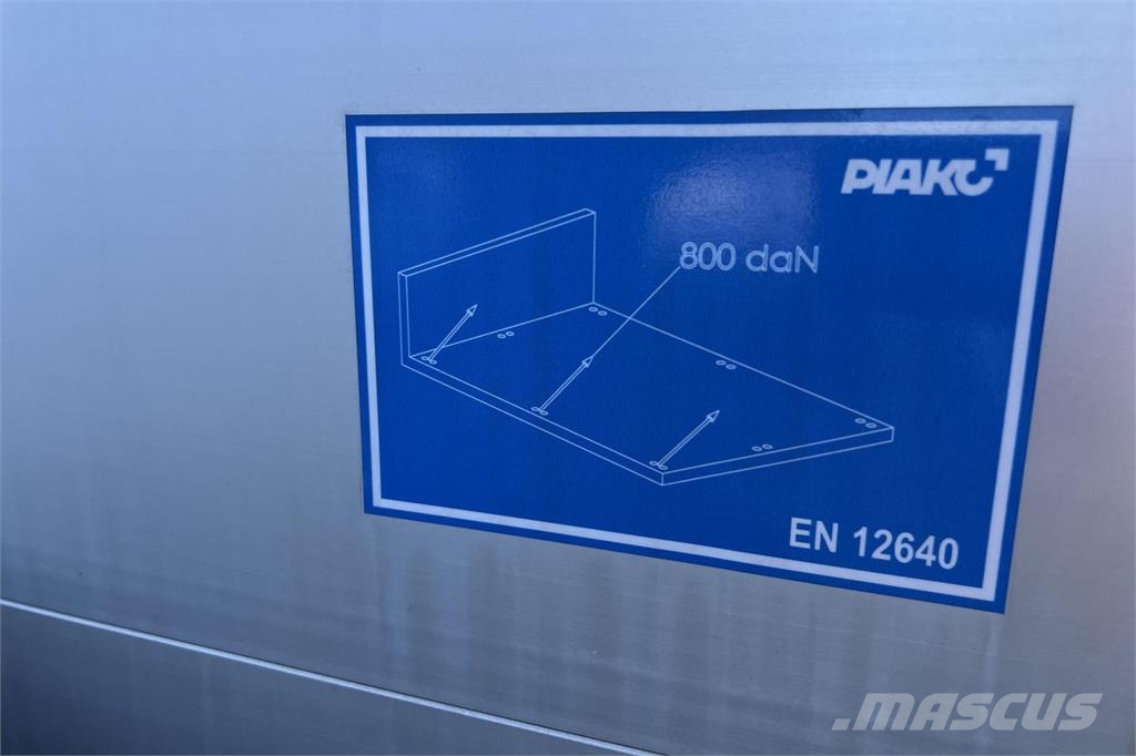 Fuso eCanter 起重機卡車