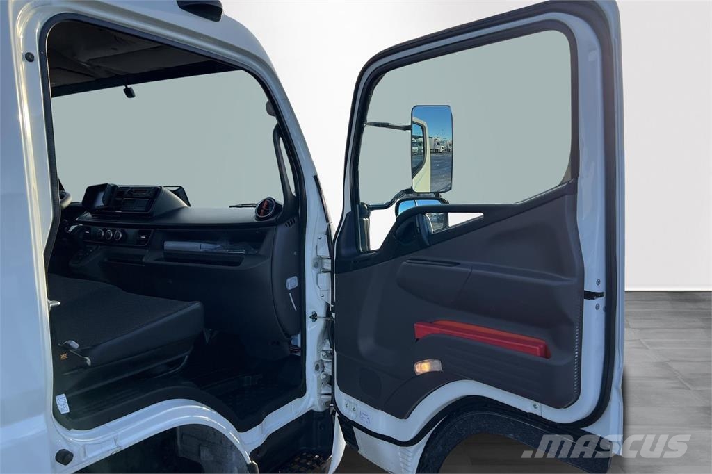 Fuso eCanter 起重機卡車