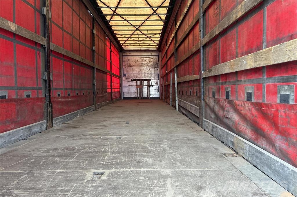 H & W 3 侧帘拖车