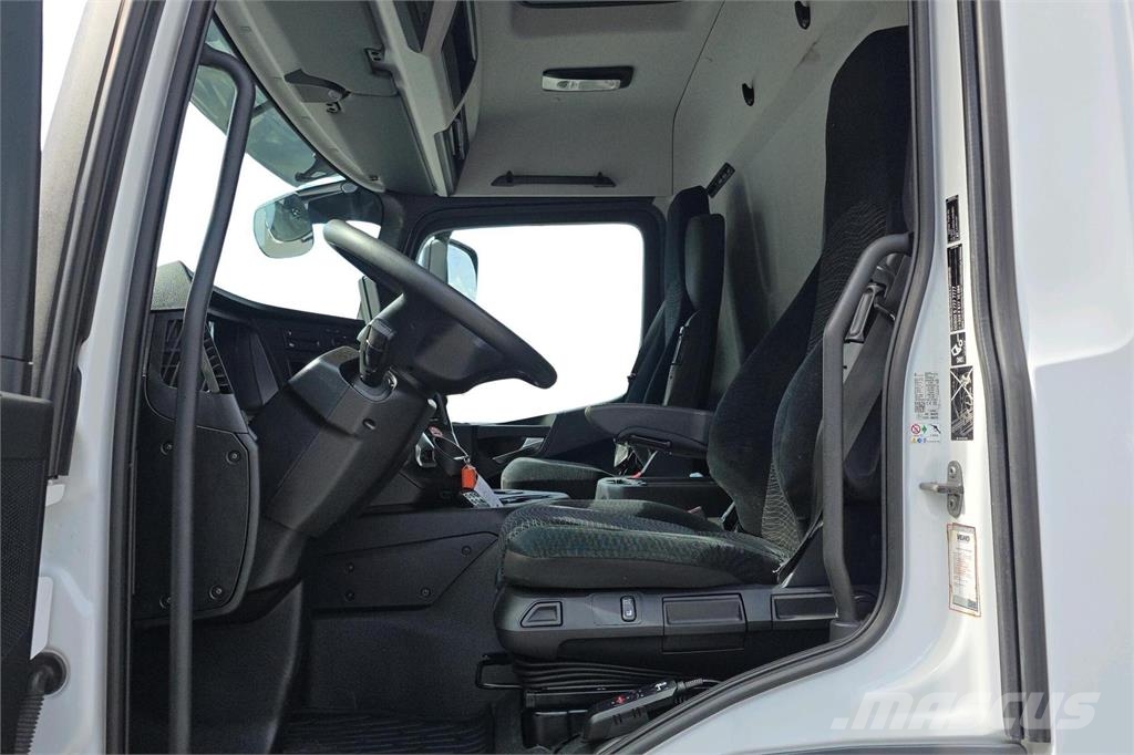 Mercedes-Benz 1827 L Camiones con caja de remolque