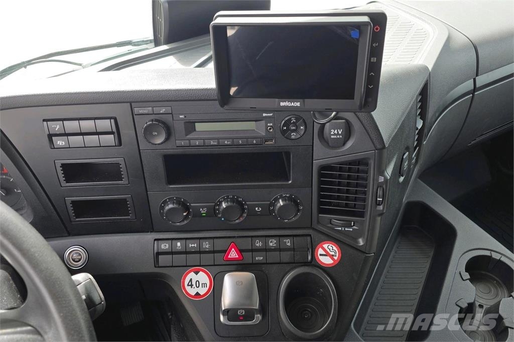 Mercedes-Benz 1827 L Camiones con caja de remolque