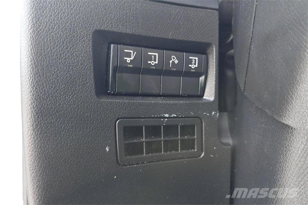 Mercedes-Benz 1827 L Camiones con caja de remolque