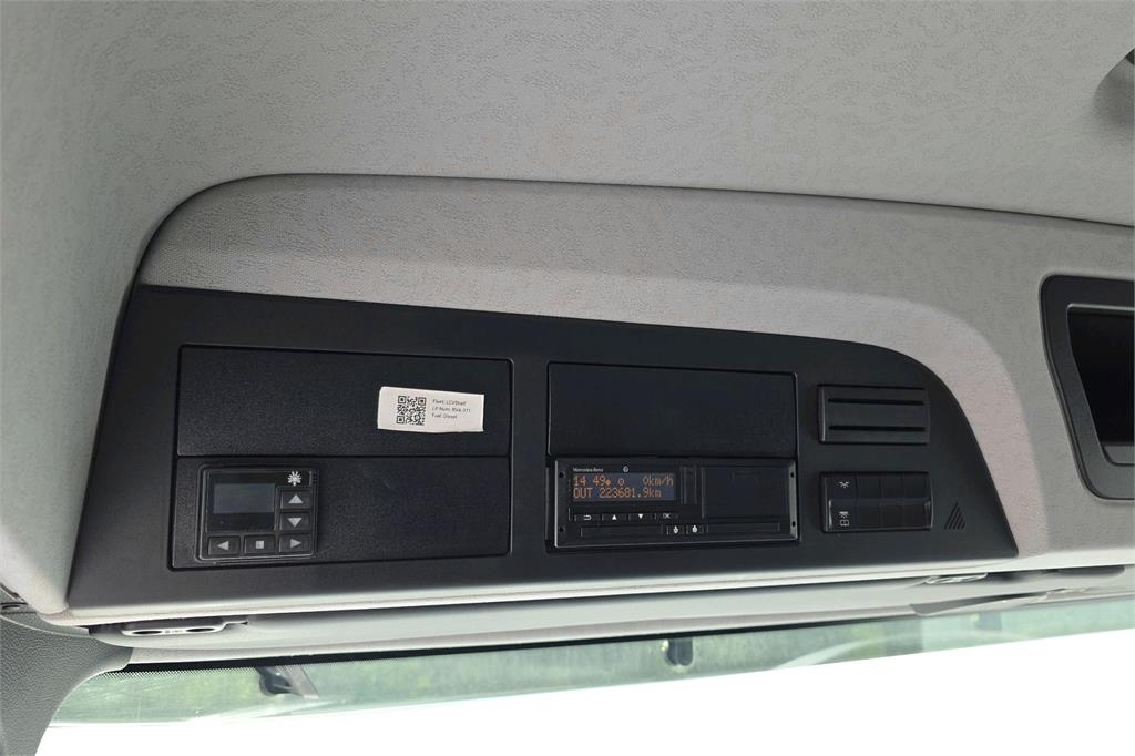 Mercedes-Benz 1827 L Camiones con caja de remolque