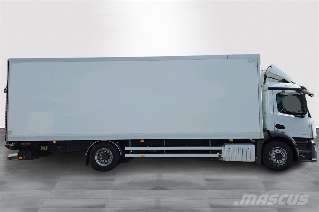 Mercedes-Benz 1827 L Camiones con caja de remolque