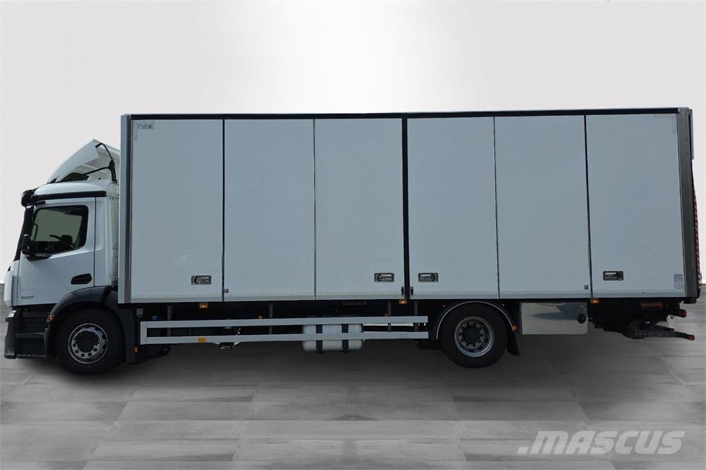 Mercedes-Benz 1827 L Camiones con caja de remolque
