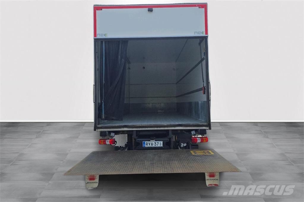 Mercedes-Benz 1827 L Camiones con caja de remolque