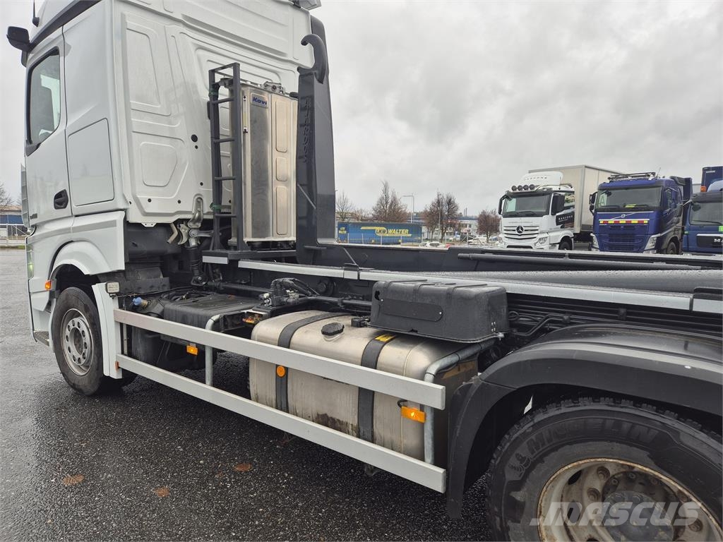 Mercedes-Benz 3563L 8x4 NLA 吊鉤式起重車