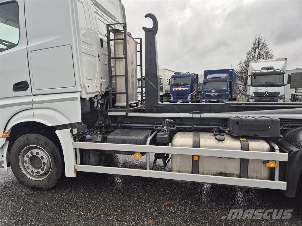 Mercedes-Benz 3563L 8x4 NLA 吊鉤式起重車