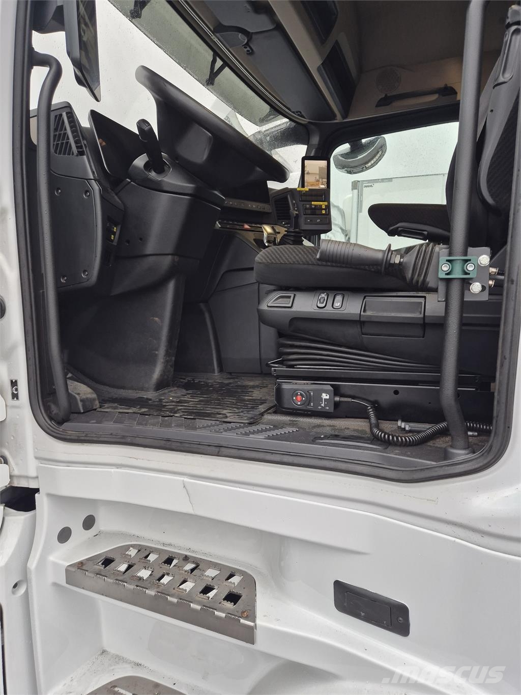 Mercedes-Benz 3563L 8x4 NLA 吊鉤式起重車
