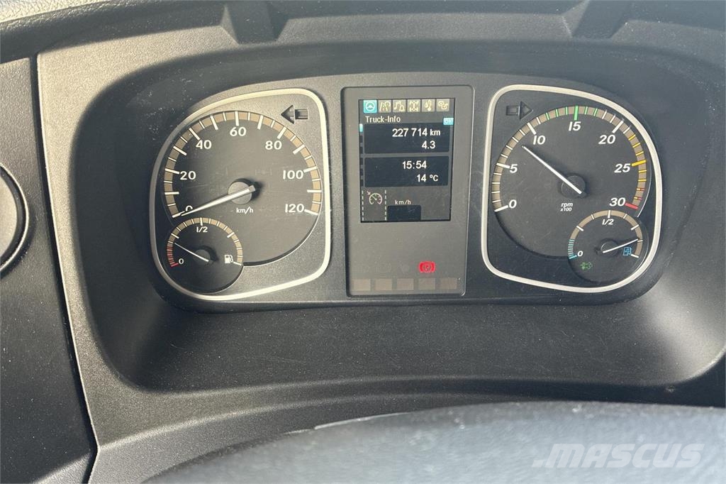 Mercedes-Benz 818L - Umpikori 5,5m - lämmitin - PL Umpikorikuorma-autot