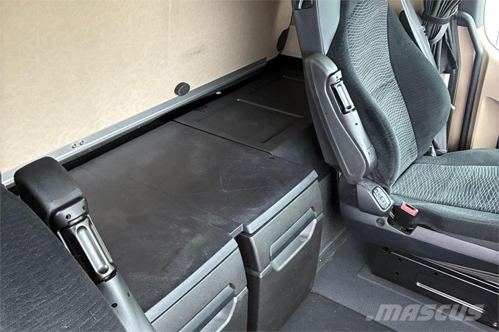 Mercedes-Benz ACTROS 1842LSNRL Trekkers