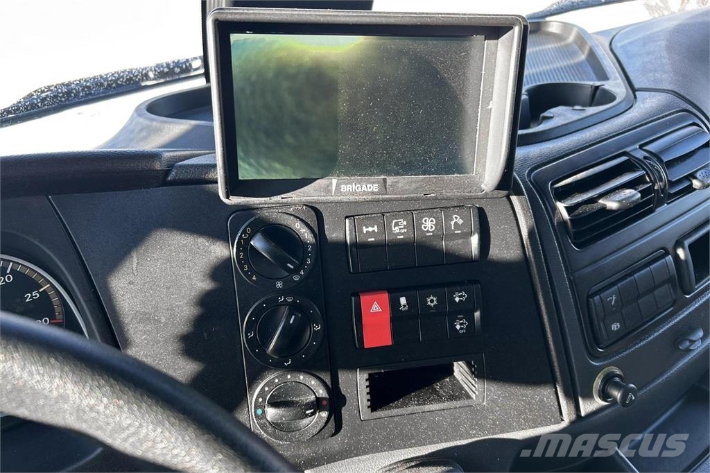Mercedes-Benz Atego 1224L Fokor 6,2m Ksa-umpikori, PL-nostin Skriňová nadstavba