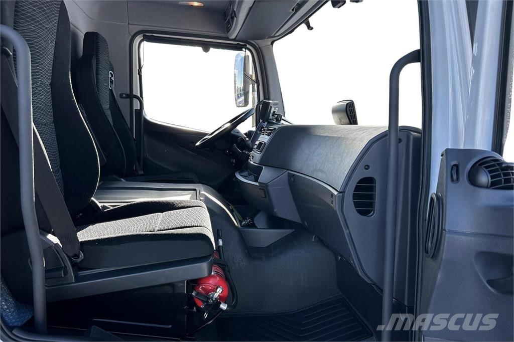 Mercedes-Benz Atego 1224L Fokor 6,2m Ksa-umpikori, PL-nostin Skriňová nadstavba