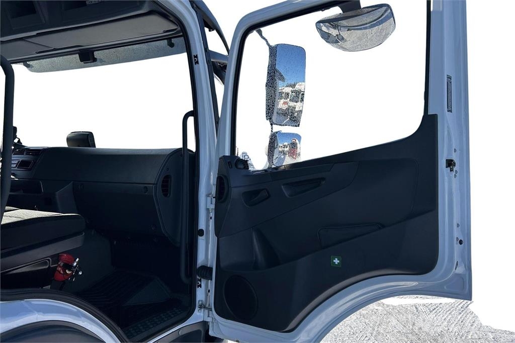 Mercedes-Benz Atego 1224L Fokor 6,2m Ksa-umpikori, PL-nostin Skriňová nadstavba