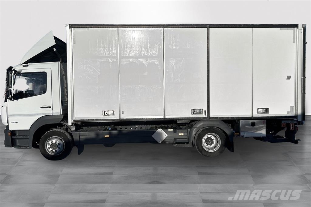 Mercedes-Benz Atego 1224L Fokor 6,2m Ksa-umpikori, PL-nostin Skriňová nadstavba