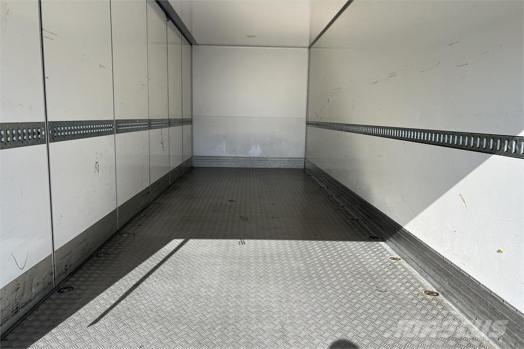 Mercedes-Benz eActros Camiones con caja de remolque