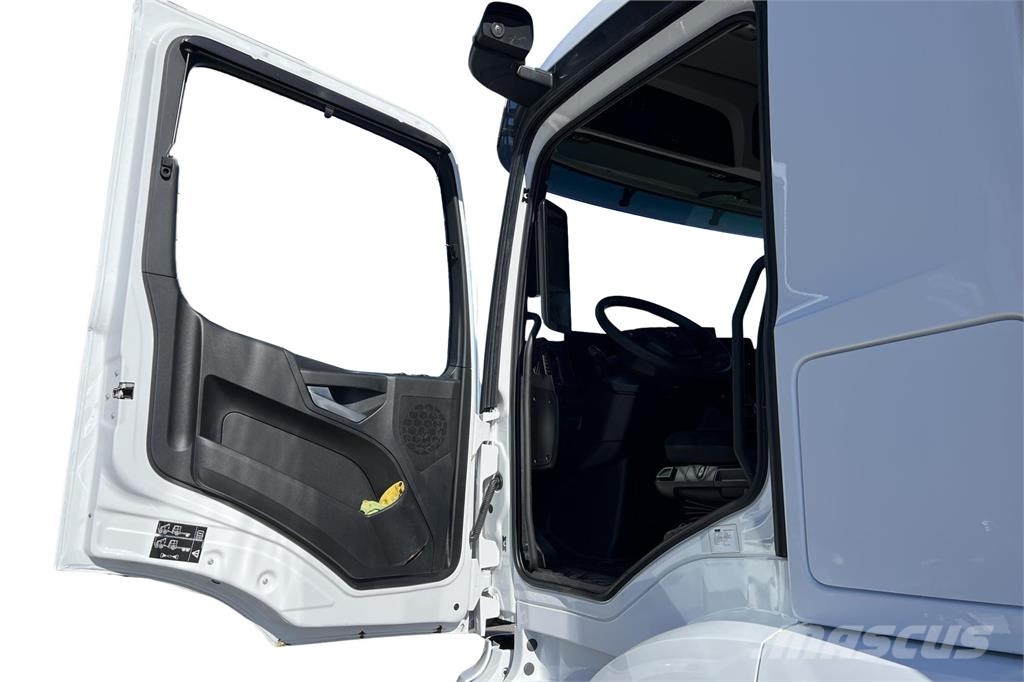 Mercedes-Benz eActros Camiones con caja de remolque