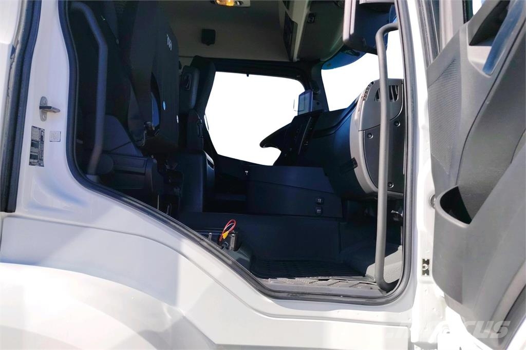 Mercedes-Benz eActros 300L 4x2 TÄYSSÄHKÖAUTO!! Camiones caja cerrada