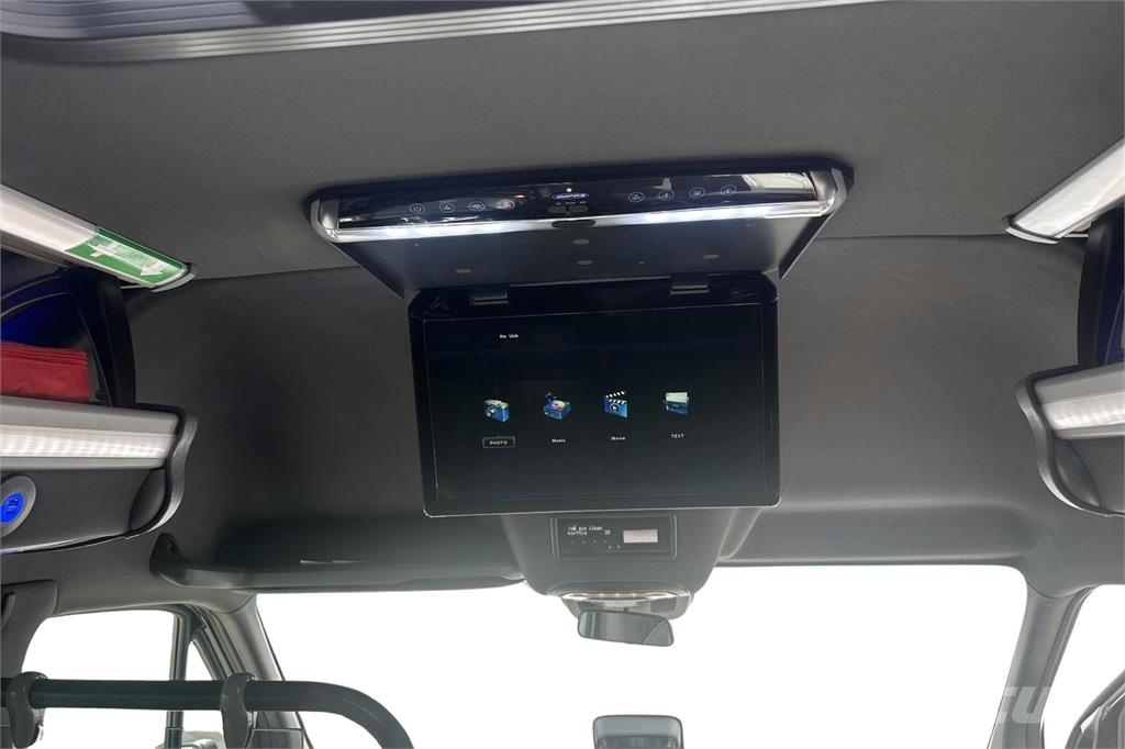 Mercedes-Benz Sprinter 519CDI A4A 1+1+16 / 19 paikkaa Minibussen