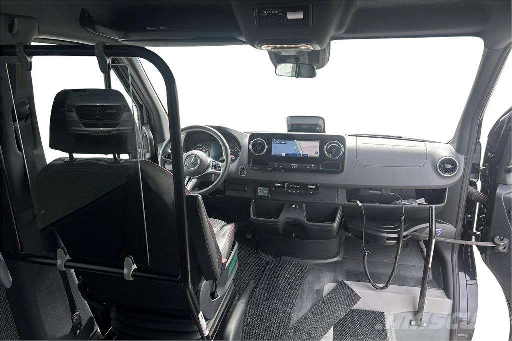 Mercedes-Benz Sprinter 519CDI A4A 1+1+16 / 19 paikkaa Minibussen