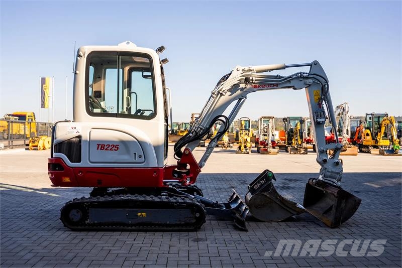Takeuchi TB225 Mini bagri <7t