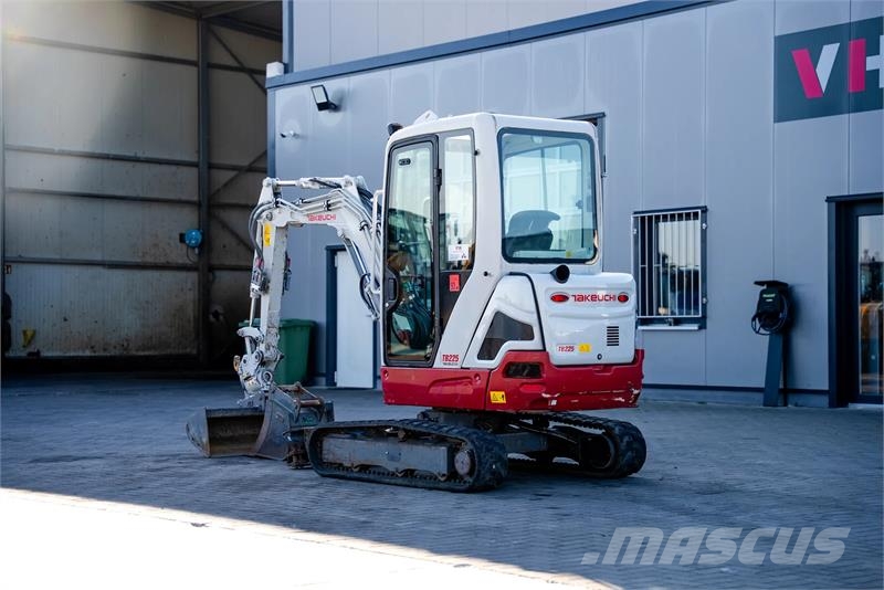 Takeuchi TB225 Mini bagri <7t