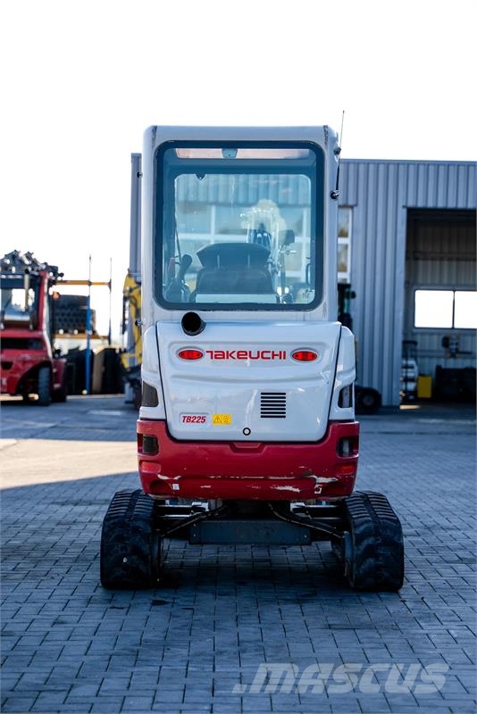 Takeuchi TB225 Mini bagri <7t